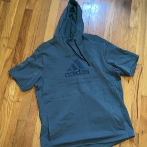 Short sleeve hoodie shirt with a front pocket